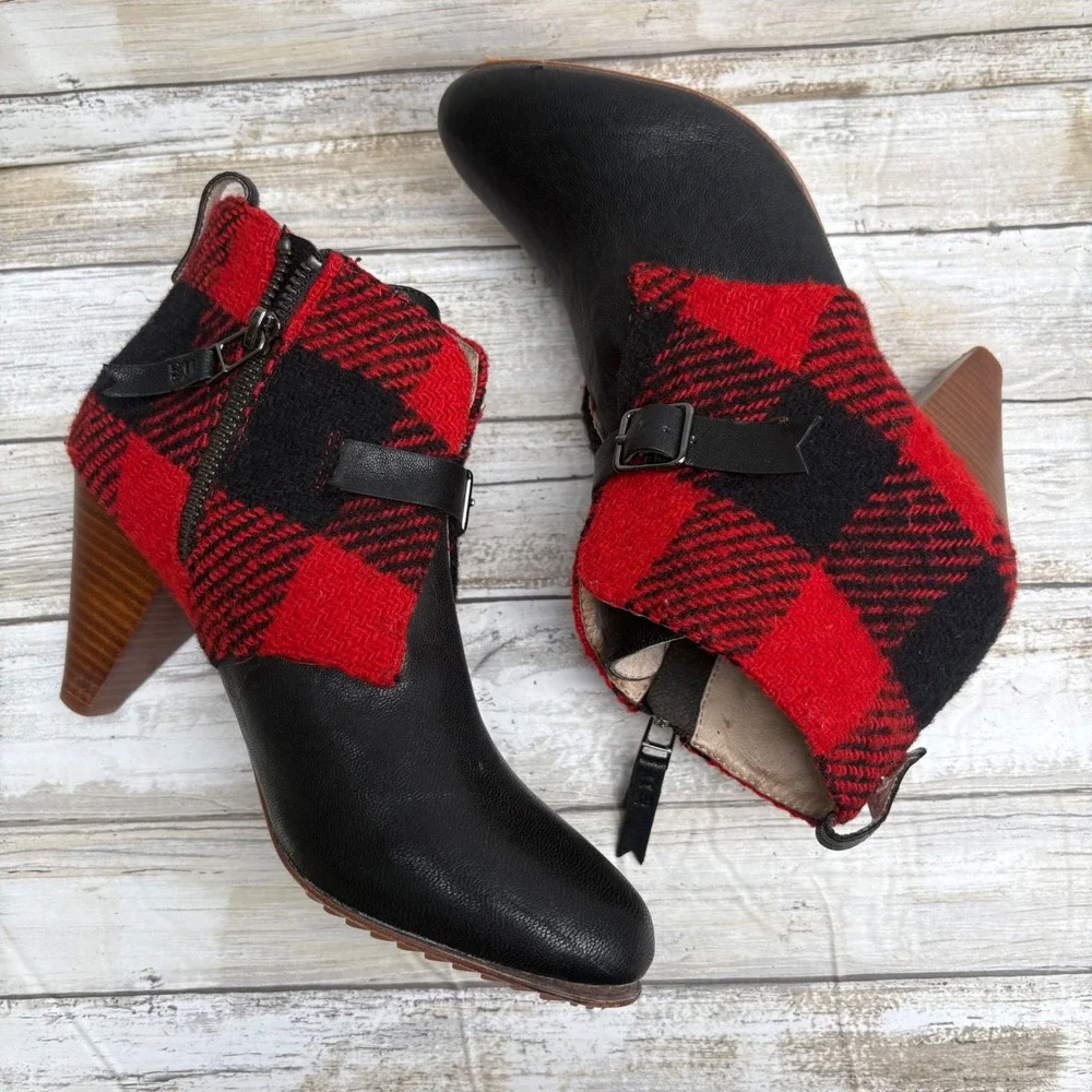 Matt‎ Bernson Ankle Boots 7 Black Red Buffalo Plaid Leather Wool Buckle Booties